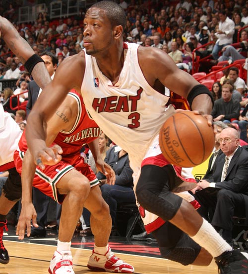 12月8日NBA焦点战：绿军猛龙分区内战，湖勇迎东部劲旅考验（12月8日NBA焦点对决：绿军大战猛龙上演分区内战，湖人、勇士迎战东部强敌）