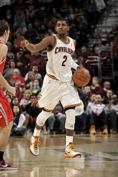 康宁汉姆自投自抢成功，邓罗三分绝平失败，活塞惜败（康宁汉姆补篮得手，邓罗绝平三分偏出，活塞憾负）