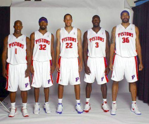 拜仁慕尼黑莱万帽子戏法再创纪录（拜仁莱万戴帽再次刷新纪录）