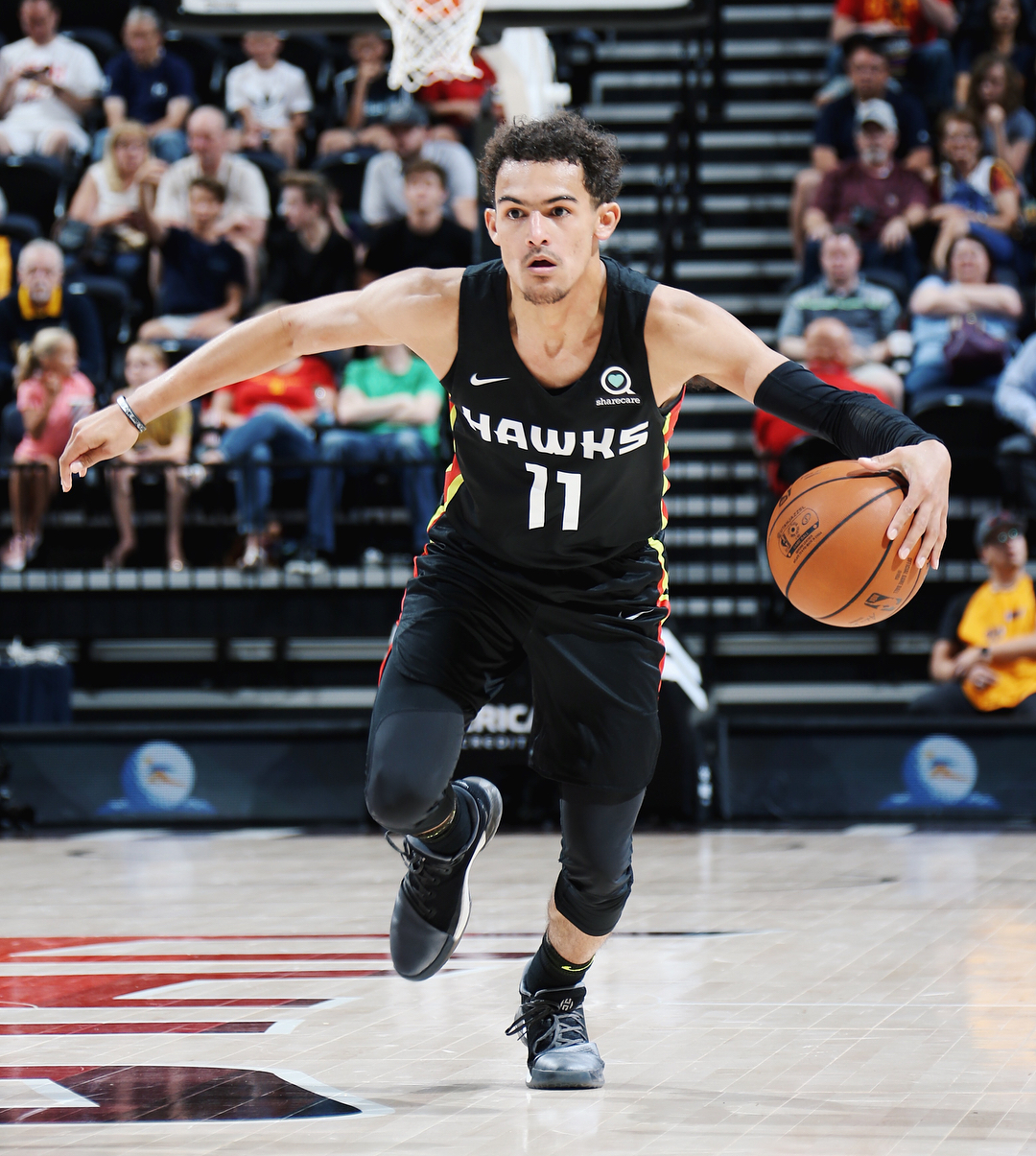 曼联2弃将左右意甲冠军，4500万前锋梅开二度，那不勒斯5连胜登顶（曼联两旧将影响意甲争冠格局，4500万锋霸梅开二度，那不勒斯豪取五连胜登顶榜首）