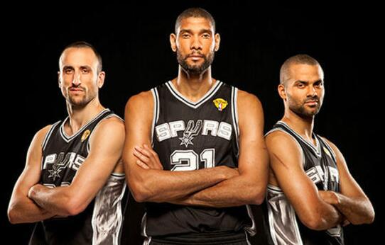 意媒：米兰派球探现场考察亨克18岁前腰卡雷察斯（意媒：米兰球探现场观摩亨克18岁前腰卡雷察斯表现）