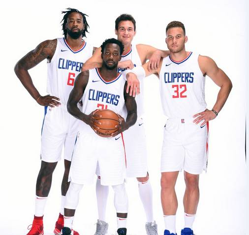 阿夫迪亚成50年来开拓者首位3场砍90+30+30球员（阿夫迪亚成开拓者50年来首人：三场合计90分30板30助）