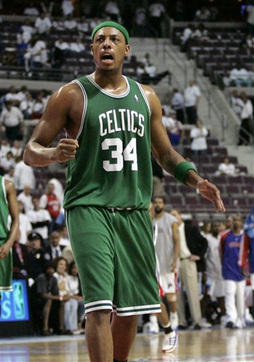 埃芬博格：拜仁前场三人能给卡尔空间，把他与梅西相比没好处（埃芬博格：拜仁锋线三人能为卡尔创造空间，将他与梅西相较无益）